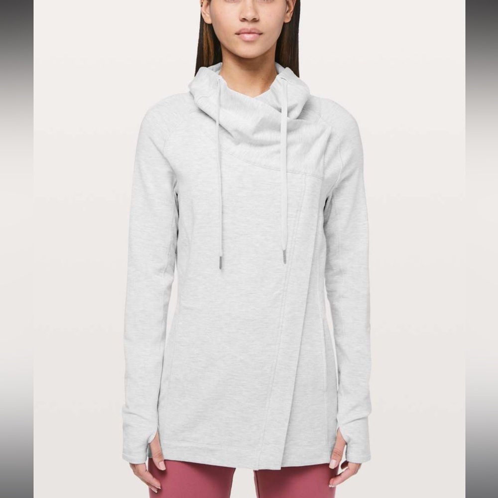 Lululemon Coast Easy Wrap
Heathered Core Ultra Light Grey